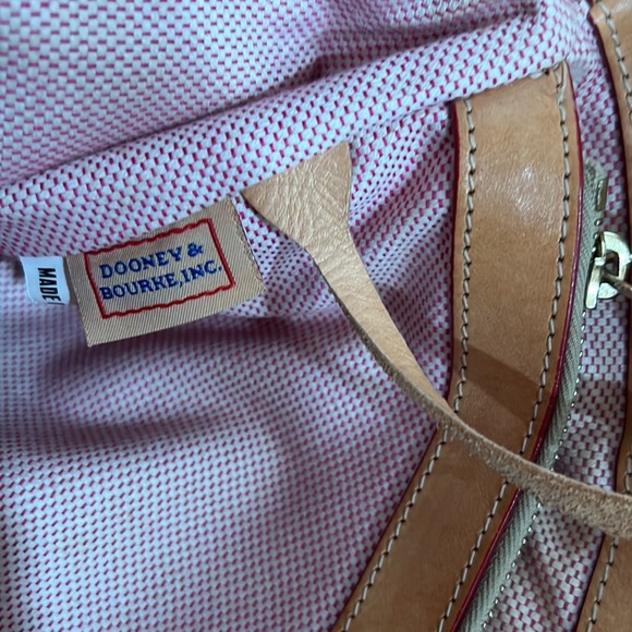 GUC beautiful Dooney & Bourke Handbag 👜 - Picture 8 of 17